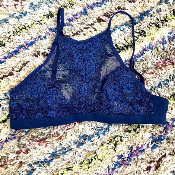 Victoria’s Secret high neck sheer lace bra‎ - Picture 1 of 4